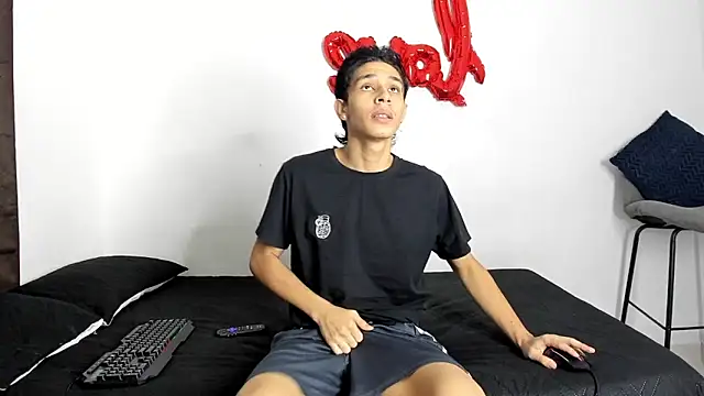 Snapshot of evanscollins chatting on 18, 10, 2025 evanscollins online show from 18, 10, 2025