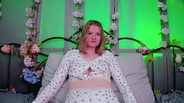 LilianSwall online show from 1, 2, 2025