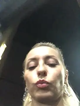 Diamond Bunny  online show from 9, 1, 2025