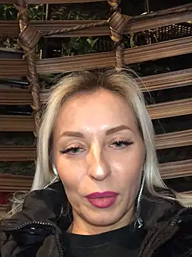 Diamond Bunny  online show from 5, 2, 2025