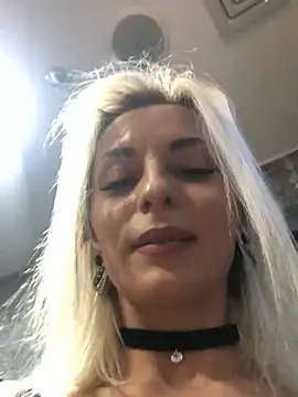 Diamond Bunny  online show from 14, 2, 2025