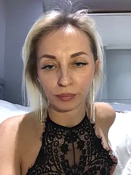 Diamond Bunny  online show from 25, 2, 2025