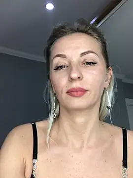 Diamond Bunny  online show from 19, 3, 2025