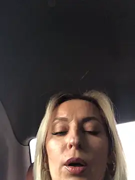 Diamond Bunny  online show from 25, 10, 2025