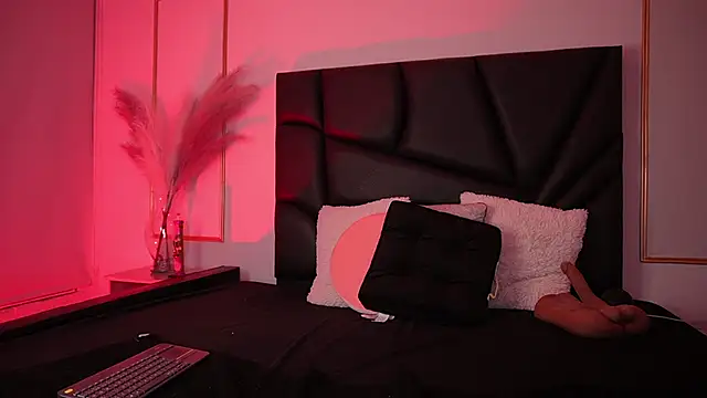 Tiffany sander online show from 16, 12, 2025