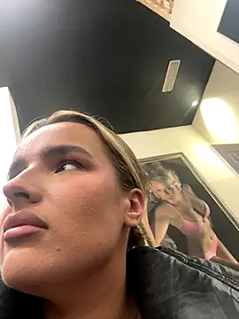 maisiesmithx online show from 12, 10, 2025