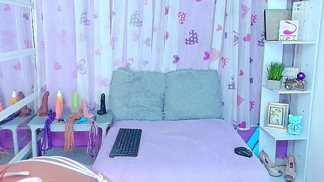 DevoniCollins online show from 4, 2, 2025