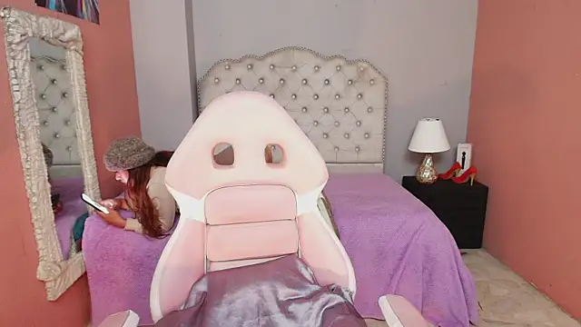 DevoniCollins online show from 13, 2, 2025