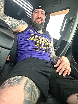Snapshot of Beardedtattood chatting on 25, 4, 2026 Beardedtattood online show from 25, 4, 2026