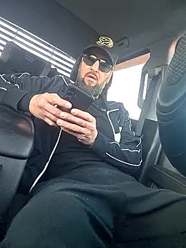 Snapshot of Beardedtattood chatting on 27, 4, 2026 Beardedtattood online show from 27, 4, 2026