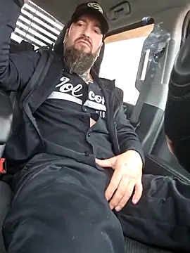 Snapshot of Beardedtattood chatting on 14, 5, 2026 Beardedtattood online show from 14, 5, 2026
