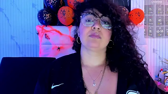 Snapshot of Reginavegaa chatting on 30, 10, 2025 Reginavegaa online show from 30, 10, 2025