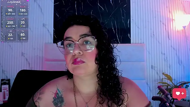 Snapshot of Reginavegaa chatting on 15, 11, 2025 Reginavegaa online show from 15, 11, 2025
