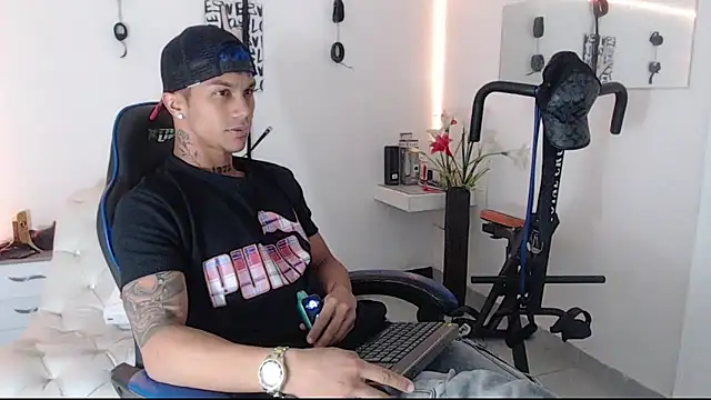 Snapshot of Leonard_Price chatting on 7, 3, 2025 Leonard Price online show from 7, 3, 2025