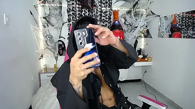 Snapshot of Leonard_Price chatting on 23, 10, 2025 Leonard Price online show from 23, 10, 2025