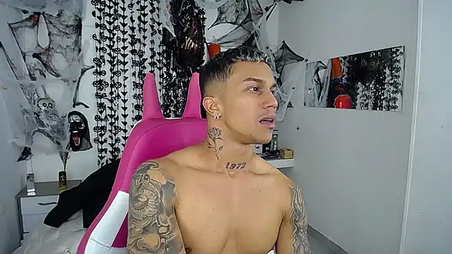 Snapshot of Leonard_Price chatting on 10, 11, 2025 Leonard Price online show from 10, 11, 2025