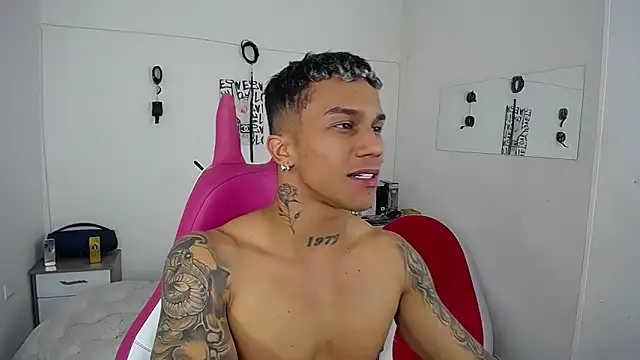 Snapshot of Leonard_Price chatting on 13, 11, 2025 Leonard Price online show from 13, 11, 2025