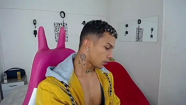 Snapshot of Leonard_Price chatting on 16, 11, 2025 Leonard Price online show from 16, 11, 2025