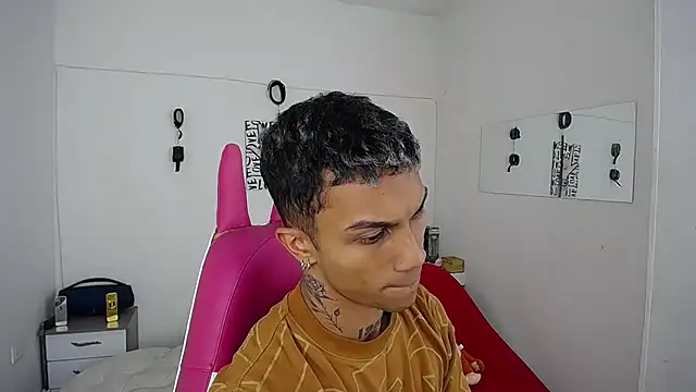 Snapshot of Leonard_Price chatting on 20, 11, 2025 Leonard Price online show from 20, 11, 2025