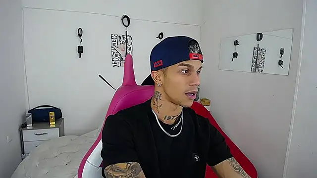 Snapshot of Leonard_Price chatting on 21, 11, 2025 Leonard Price online show from 21, 11, 2025