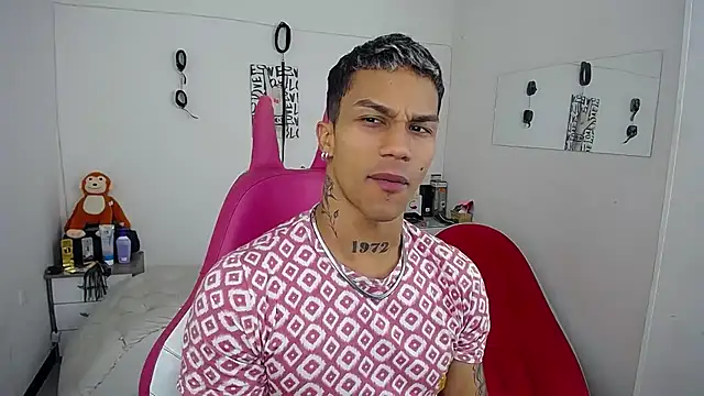 Snapshot of Leonard_Price chatting on 22, 11, 2025 Leonard Price online show from 22, 11, 2025