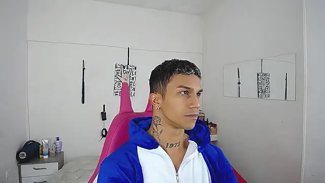 Snapshot of Leonard_Price chatting on 27, 11, 2025 Leonard Price online show from 27, 11, 2025