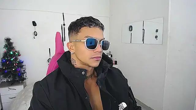 Snapshot of Leonard_Price chatting on 3, 12, 2025 Leonard Price online show from 3, 12, 2025