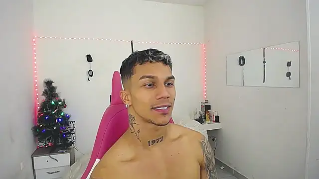 Snapshot of Leonard_Price chatting on 5, 12, 2025 Leonard Price online show from 5, 12, 2025