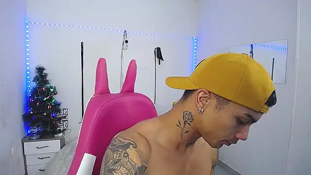 Snapshot of Leonard_Price chatting on 17, 12, 2025 Leonard Price online show from 17, 12, 2025