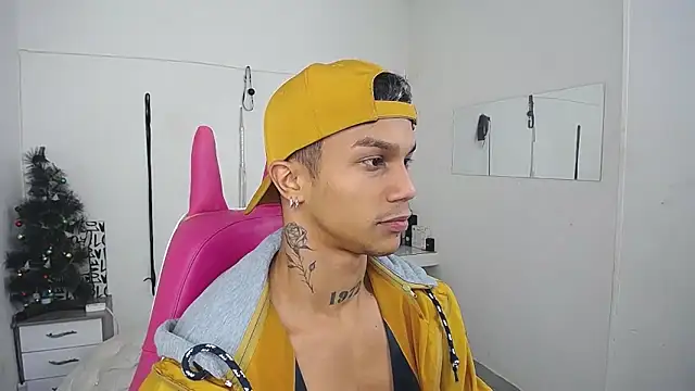 Snapshot of Leonard_Price chatting on 19, 12, 2025 Leonard Price online show from 19, 12, 2025