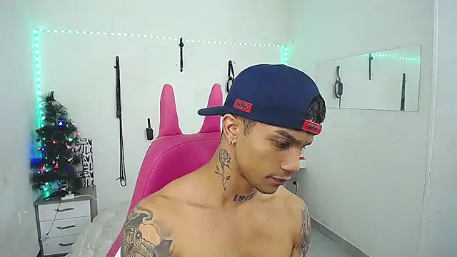 Snapshot of Leonard_Price chatting on 22, 12, 2025 Leonard Price online show from 22, 12, 2025