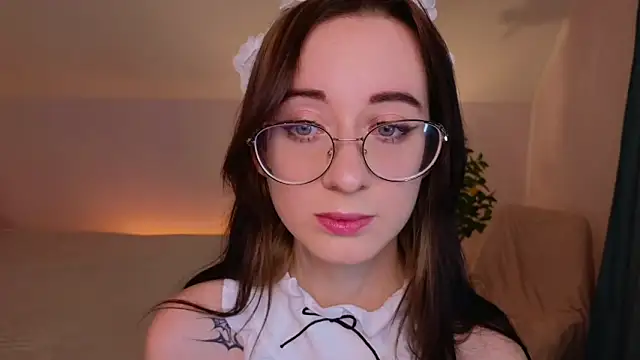 Dark Lola  online show from 2, 2, 2025