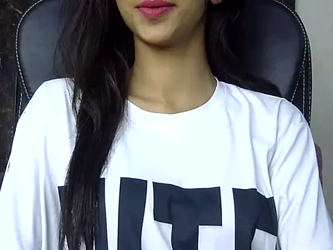 MAAYRA 09 online show from 12, 3, 2025