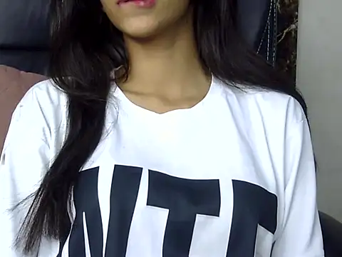 MAAYRA 09 online show from 12, 3, 2025