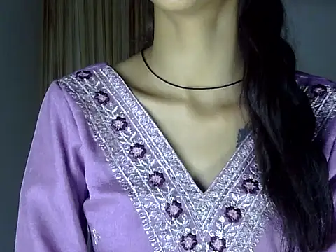 MAAYRA 09 online show from 26, 9, 2025