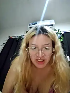 Snapshot of sadnessgyall chatting on 5, 3, 2025 sadnessgyall online show from 5, 3, 2025