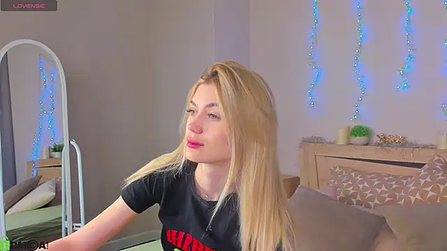 Snapshot of Cherry_Price chatting on 17, 5, 2026 Cherry Price online show from 17, 5, 2026