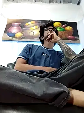 Loggan donnelly online show from 18, 4, 2026