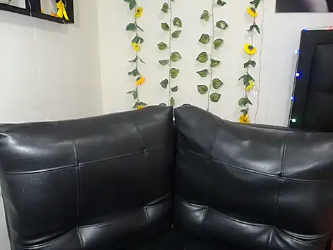 Snapshot of OLIVIAMISSY_02 chatting on 22, 1, 2025 OLIVIAMISSY 02 online show from 22, 1, 2025