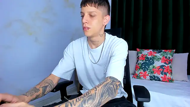 Snapshot of Adam_hard_ chatting on 5, 2, 2025 Adam hard online show from 5, 2, 2025