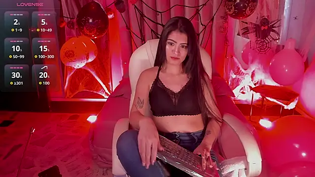 Snapshot of lunaalynch chatting on 22, 10, 2025 lunaalynch online show from 22, 10, 2025