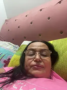 GiaNahomi online show from 1, 1, 2025