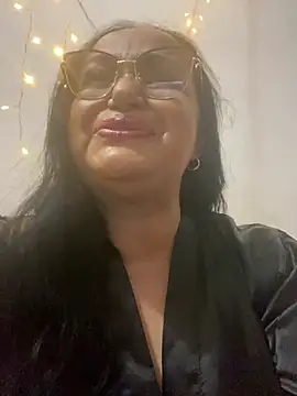 GiaNahomi online show from 1, 1, 2025