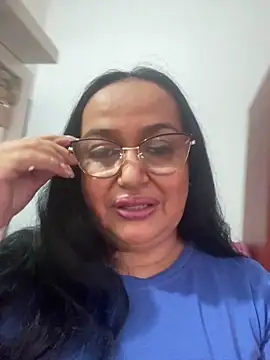 GiaNahomi online show from 10, 1, 2025