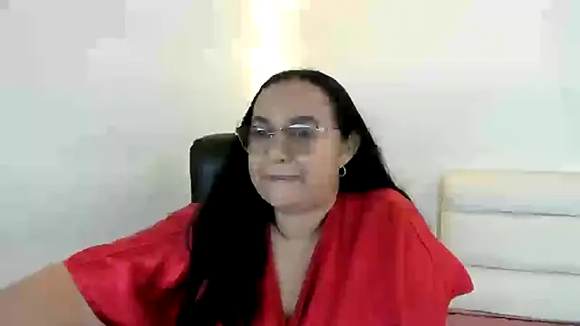 GiaNahomi online show from 11, 1, 2025