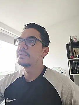 Snapshot of Cam_Sorrento chatting on 17, 4, 2026 Cam Sorrento online show from 17, 4, 2026