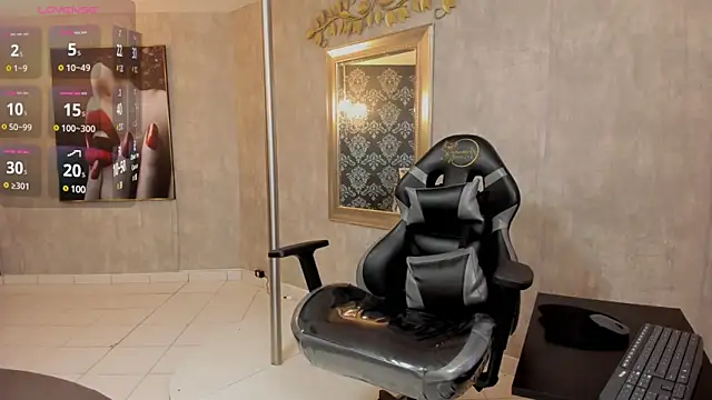 Snapshot of Selenecollins chatting on 4, 2, 2025 Selenecollins online show from 4, 2, 2025