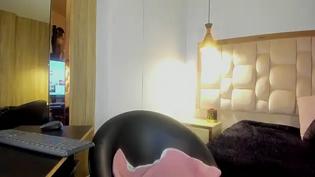 Snapshot of Selenecollins chatting on 11, 11, 2025 Selenecollins online show from 11, 11, 2025