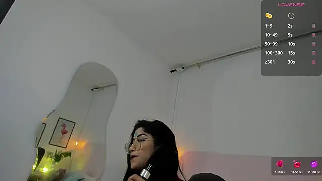 naomiii   online show from 16, 10, 2025