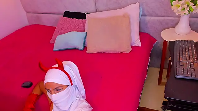 naomiii   online show from 5, 11, 2025